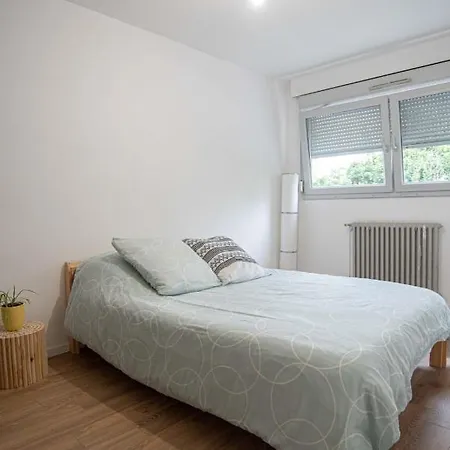 Very Nice Bright And Modern Apt In The 7Th *